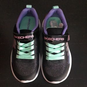 Little girls shoes sz 11 Skechers